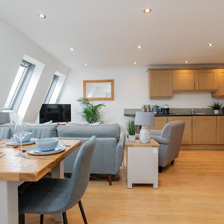 Starhost Residences - Central 3 Bed Apartment At Regents Court, Newbury Newbury  Exterior photo