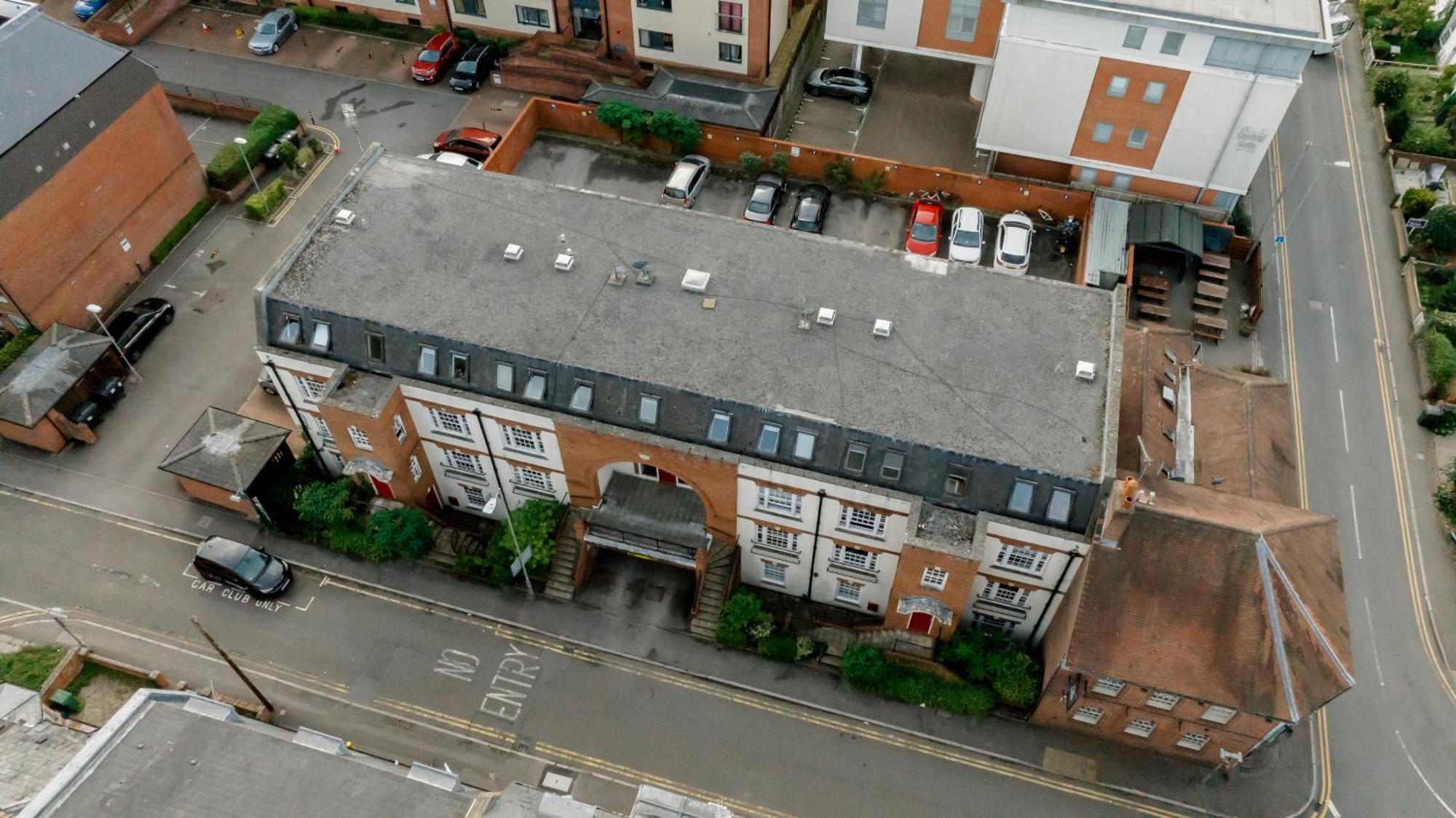 Starhost Residences - Central 3 Bed Apartment At Regents Court, Newbury Newbury  Exterior photo