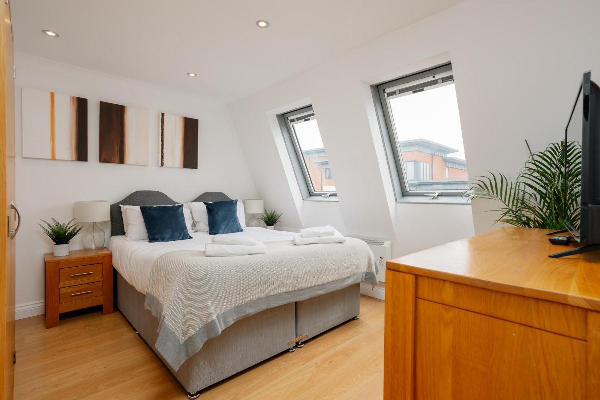 Starhost Residences - Central 3 Bed Apartment At Regents Court, Newbury Newbury  Exterior photo