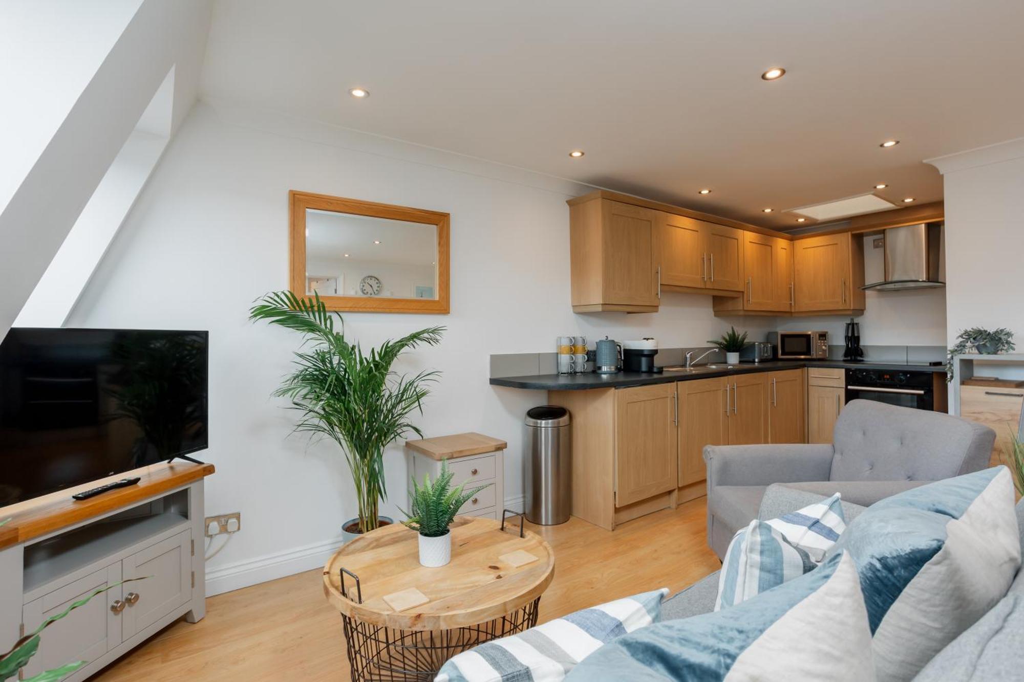 Starhost Residences - Central 3 Bed Apartment At Regents Court, Newbury Newbury  Exterior photo