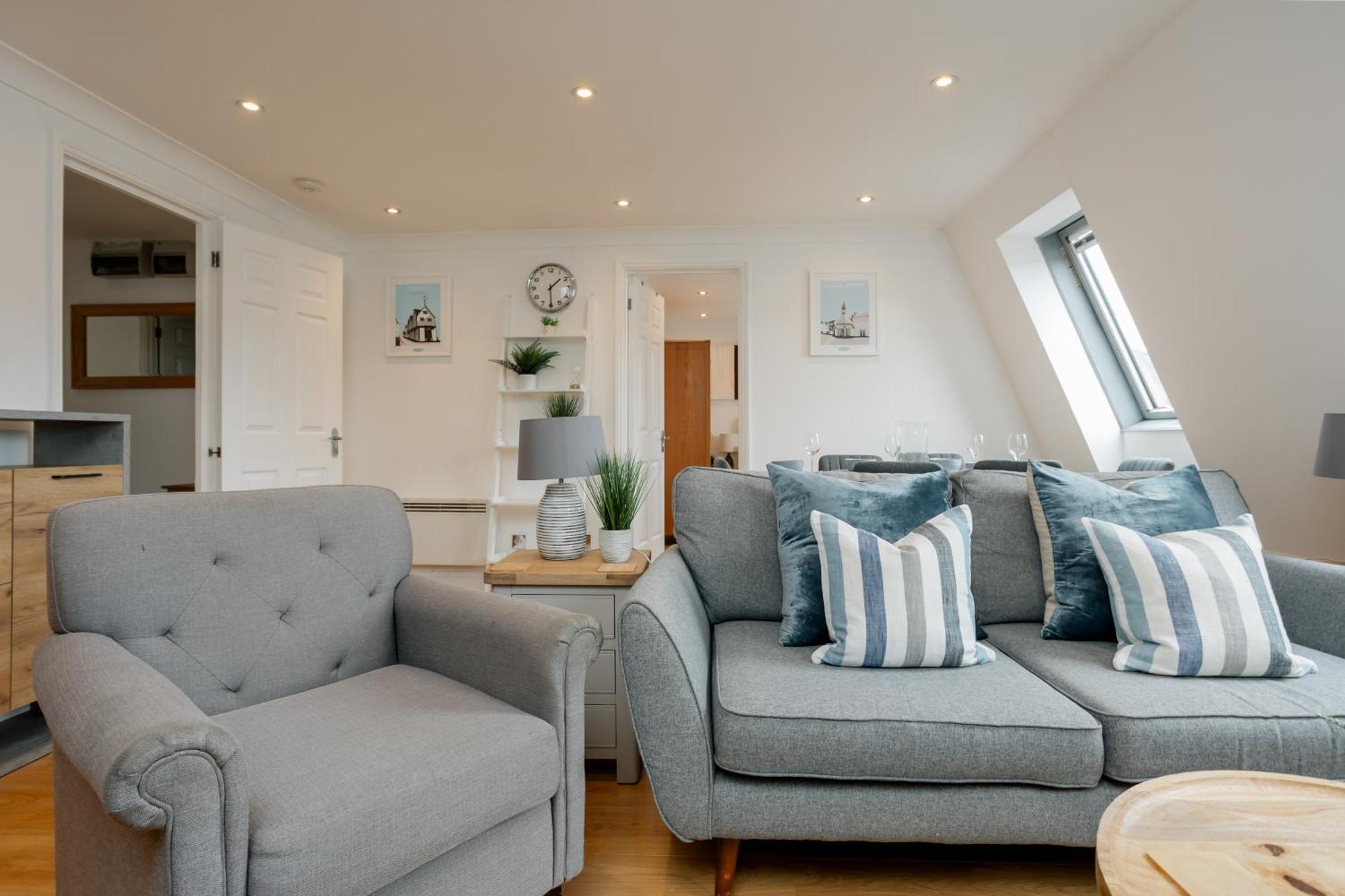 Starhost Residences - Central 3 Bed Apartment At Regents Court, Newbury Newbury  Exterior photo