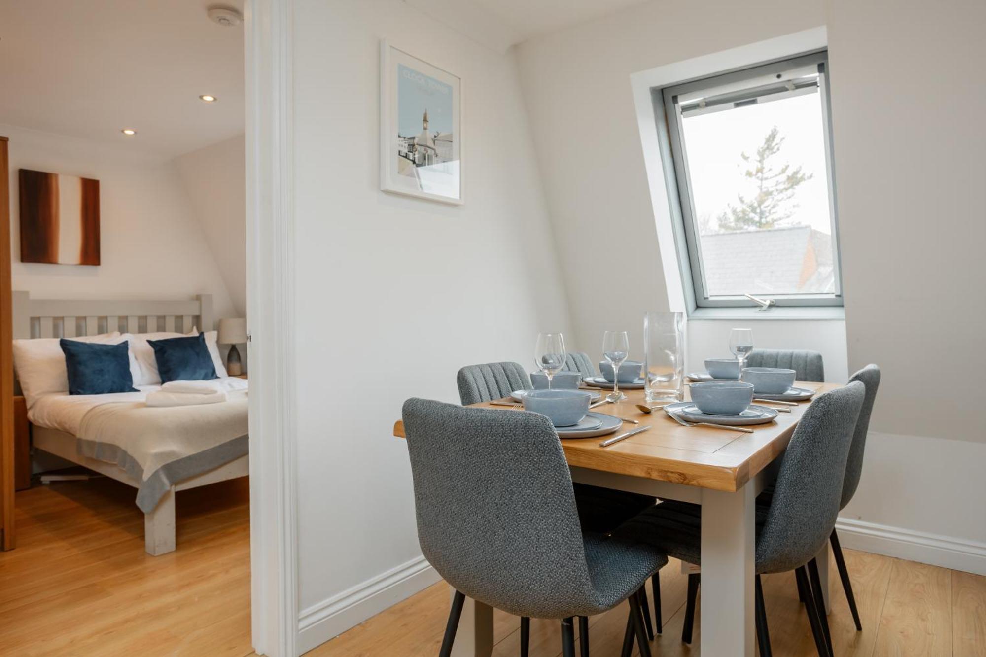 Starhost Residences - Central 3 Bed Apartment At Regents Court, Newbury Newbury  Exterior photo