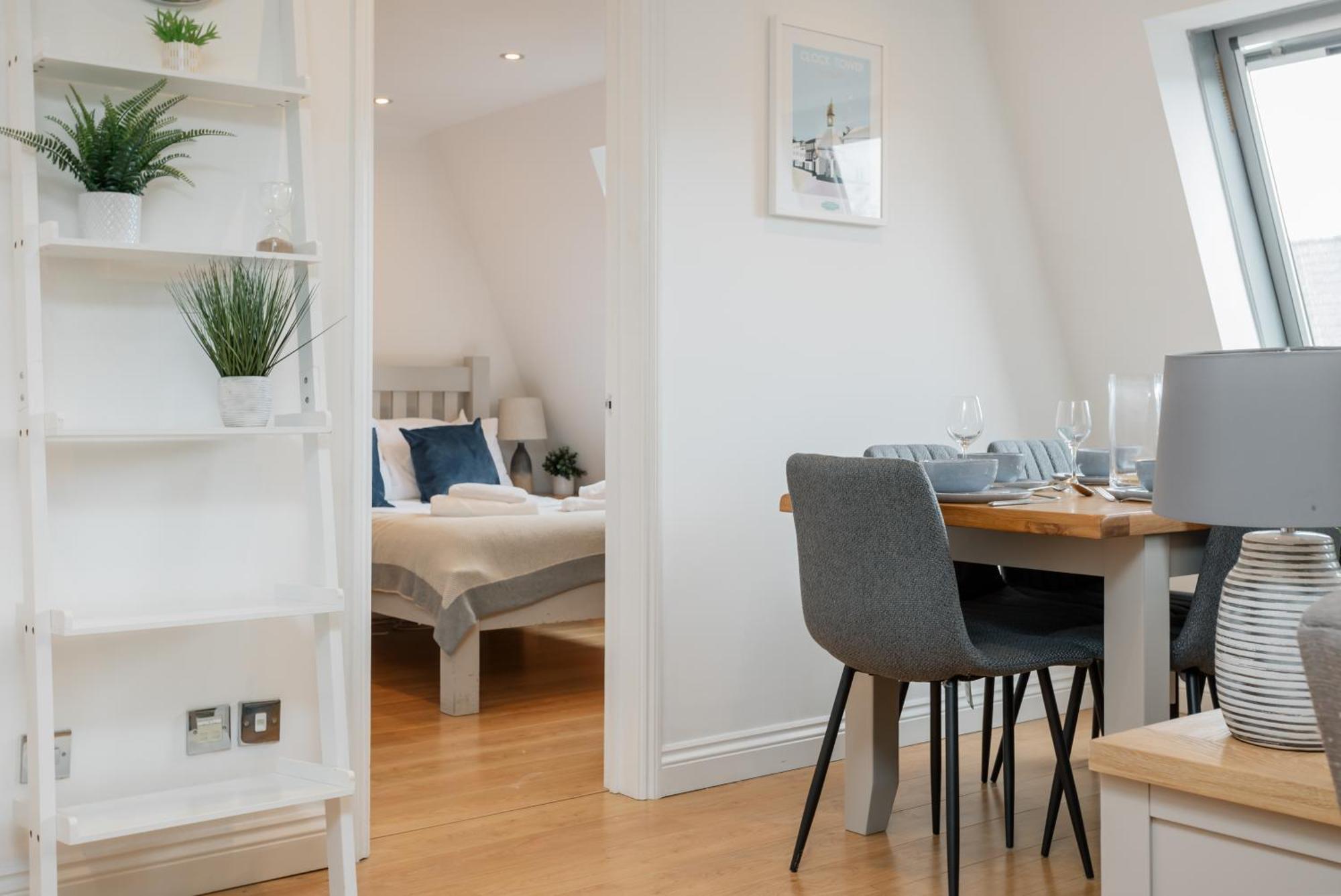 Starhost Residences - Central 3 Bed Apartment At Regents Court, Newbury Newbury  Exterior photo